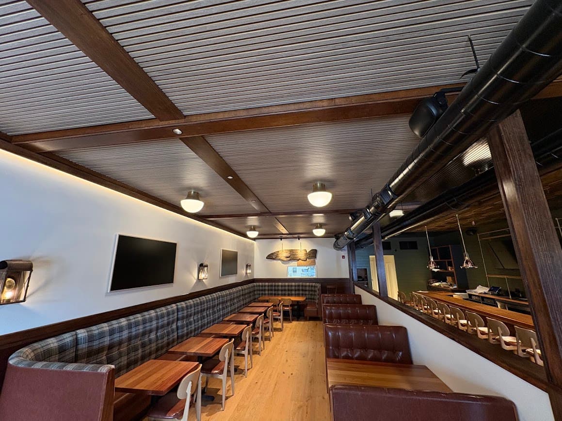 The dining room at The Mariner Tavern